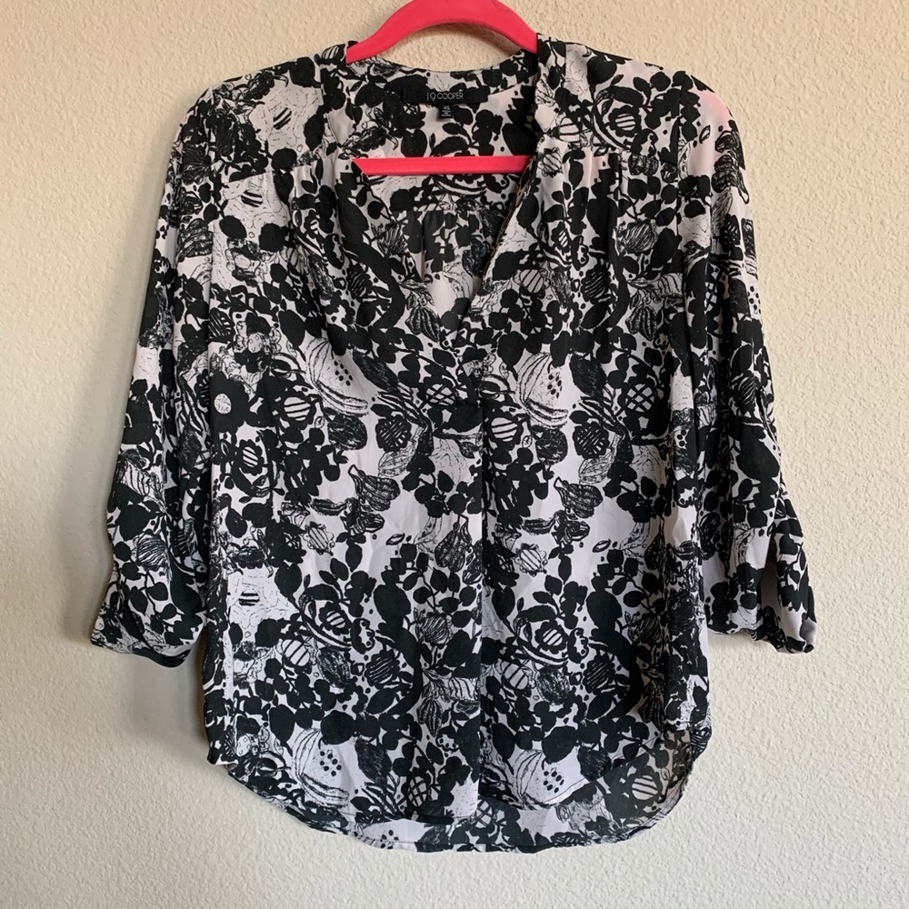 19 Cooper Mesa Split Neck Blouse - xs